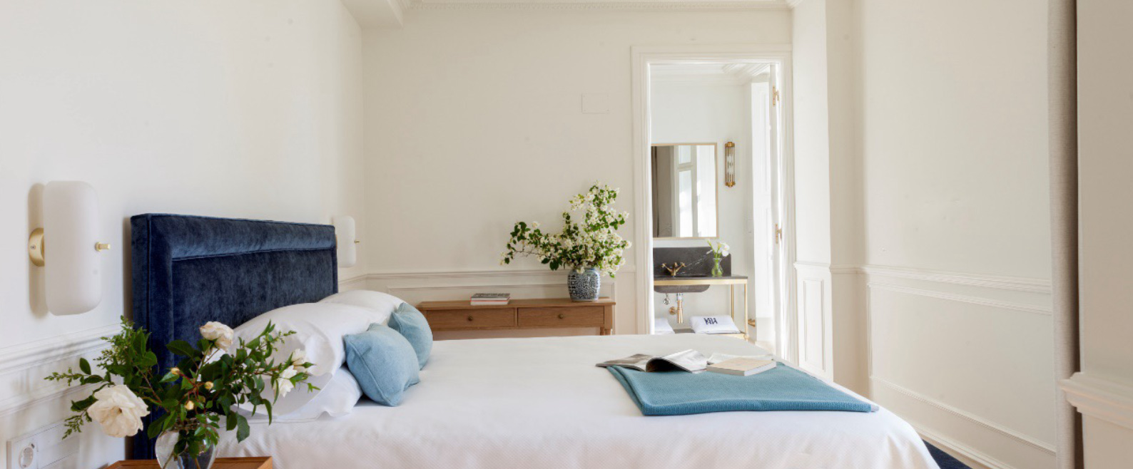 Habitación en gran hotel brillante