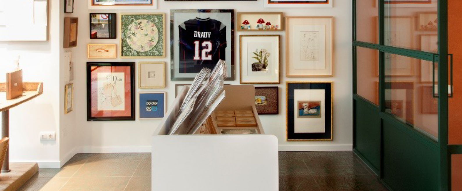 Interior de establecimiento de enmarcado Fann