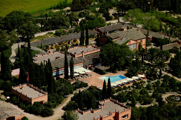 Five-star luxury Hotel Valdepalacios surrounded by nature near Madrid